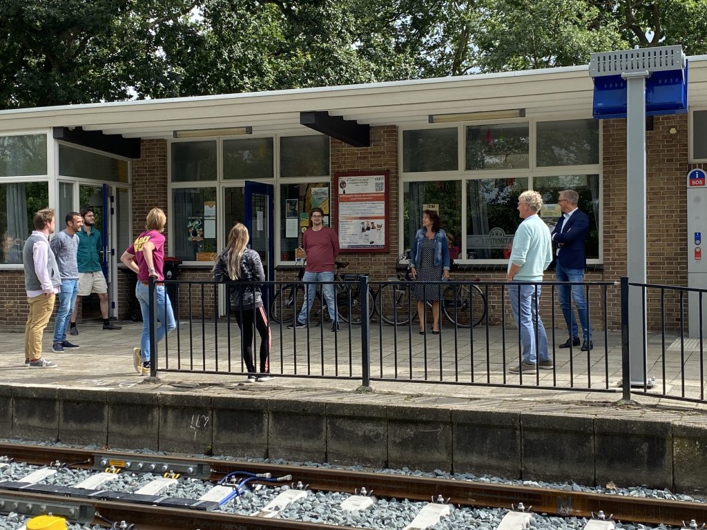 Jongeren bij T Stationnetje